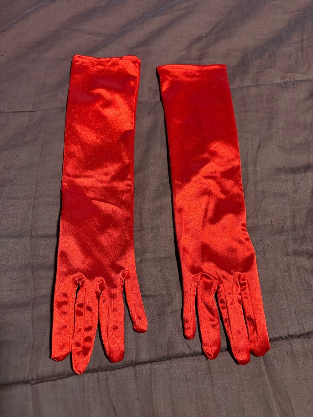 Ladies Red Satin Look Gloves. EUC!